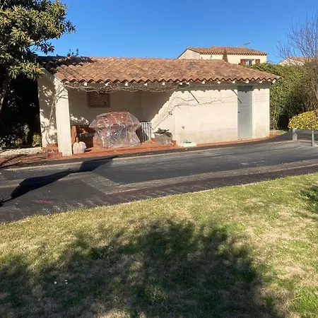House With Terrace Pool And Garden Beaucaire (Gard)