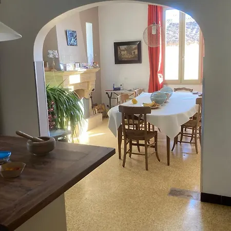 House With Terrace Pool And Garden * Beaucaire (Gard)